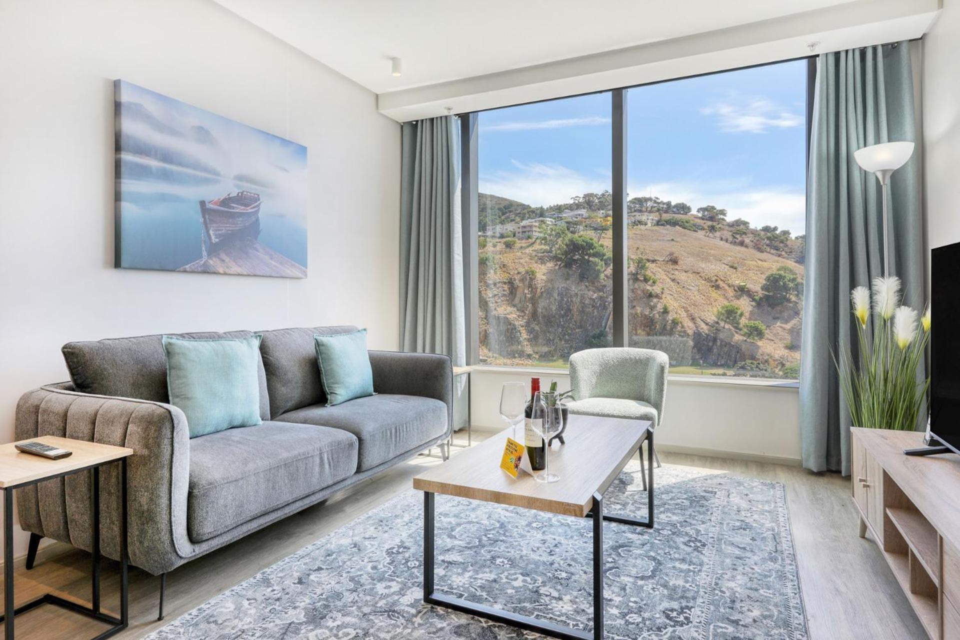 Always-power Signal Hill Apartment