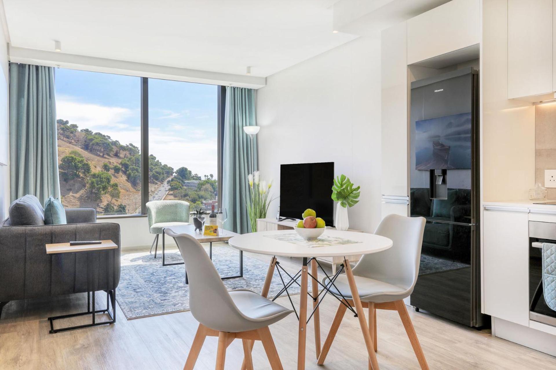 Always-power Signal Hill Apartment